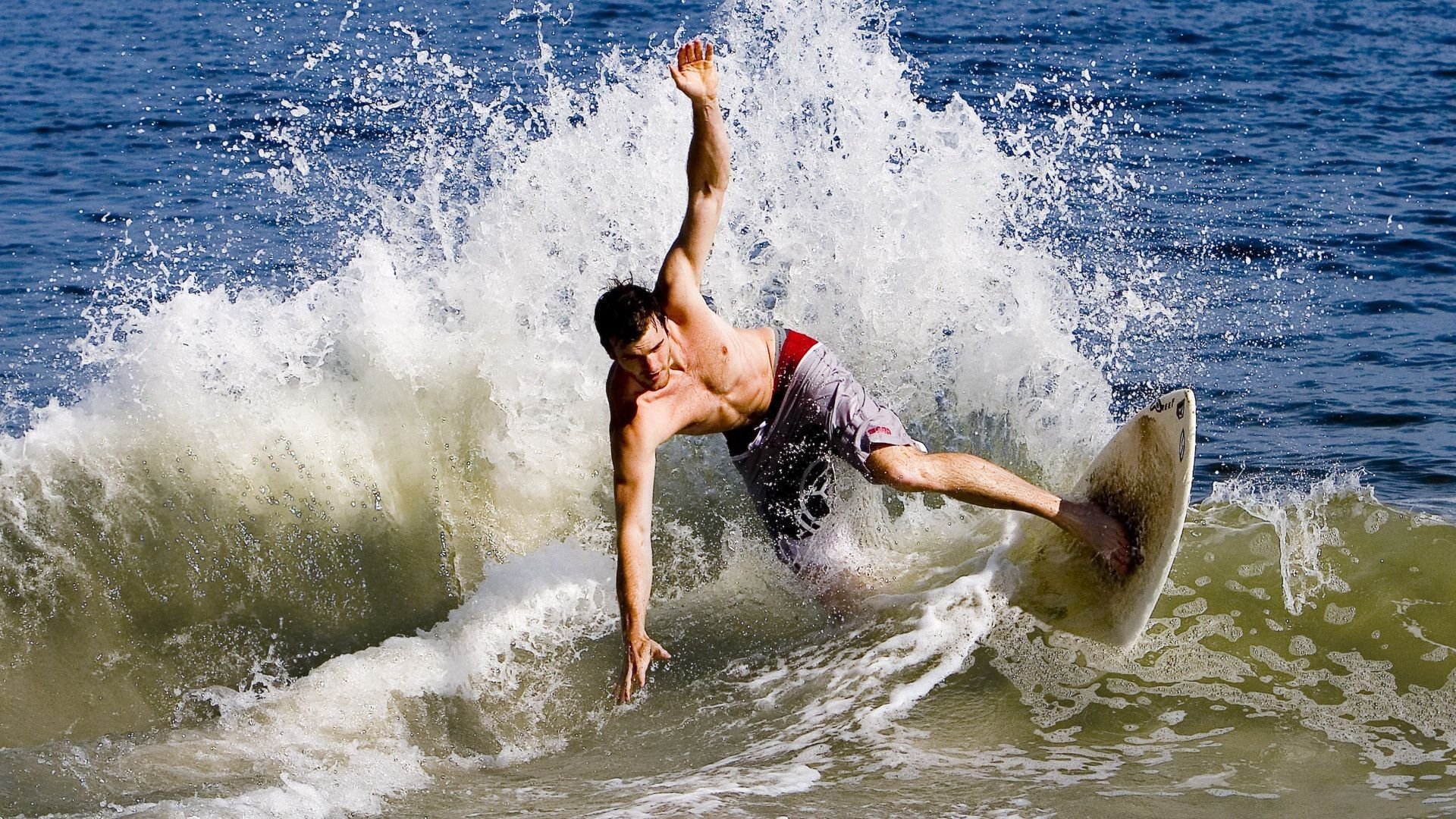 爱游戏app下载-霍特·巴雷特：他的视野和跑位使得全黑队进攻如行云流水，霍巴特am3