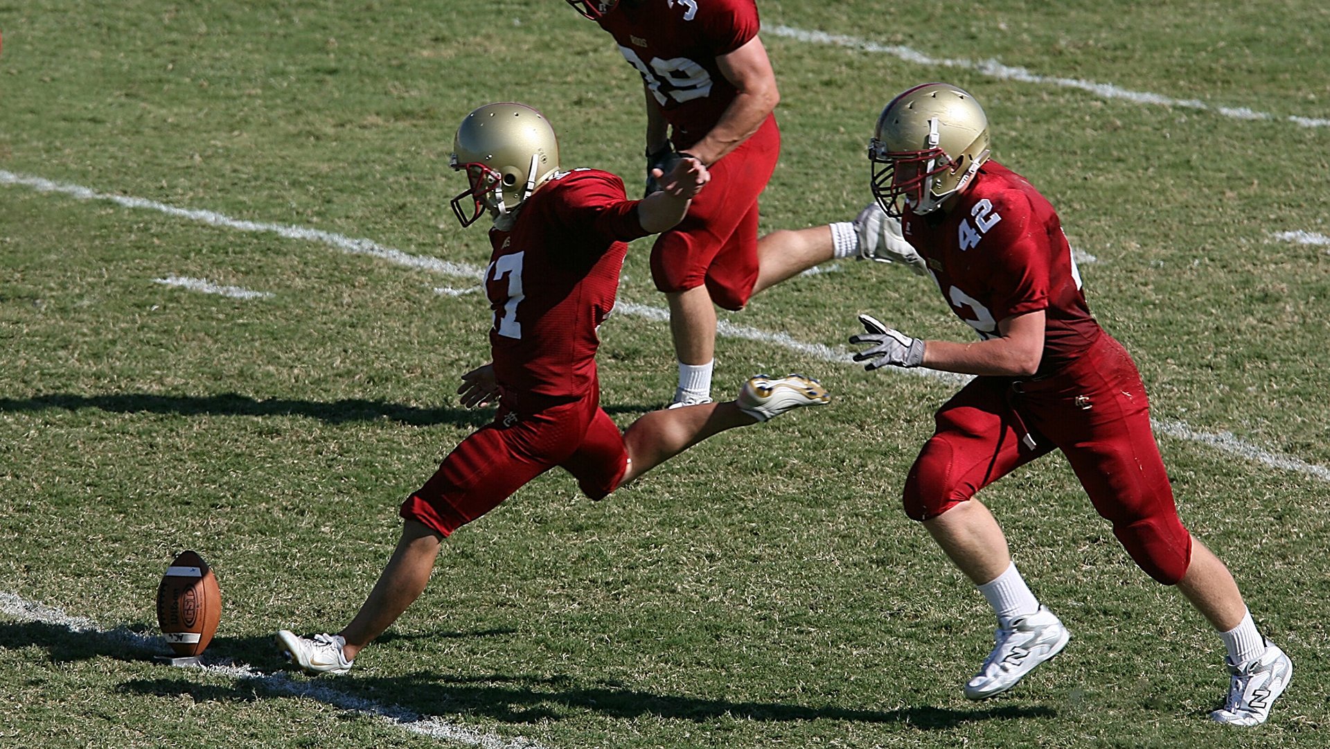 赛场突发事件:意外场面引发热议,比赛现场突发情况应对